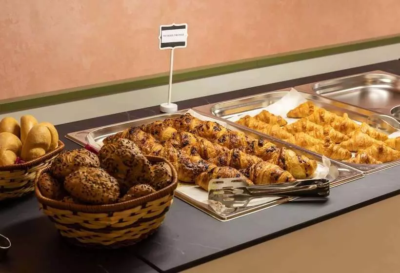 Hotelli Ramada By Wyndham Slatina Parc