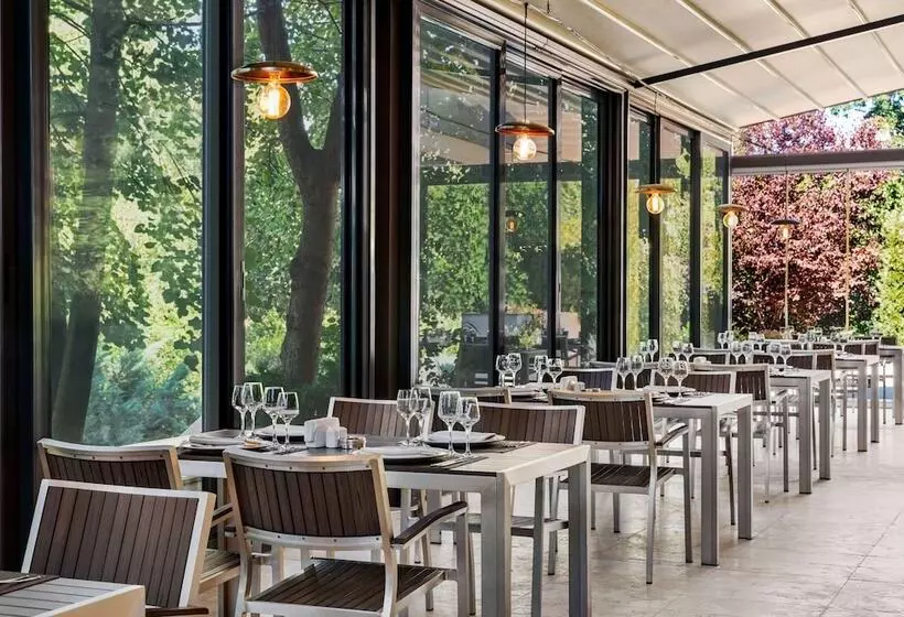 Hotelli Ramada By Wyndham Slatina Parc