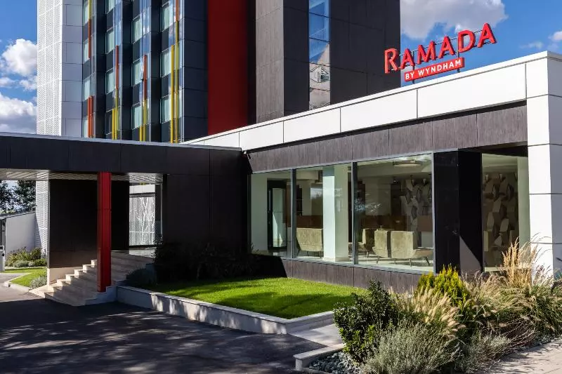 Hotelli Ramada By Wyndham Slatina Parc