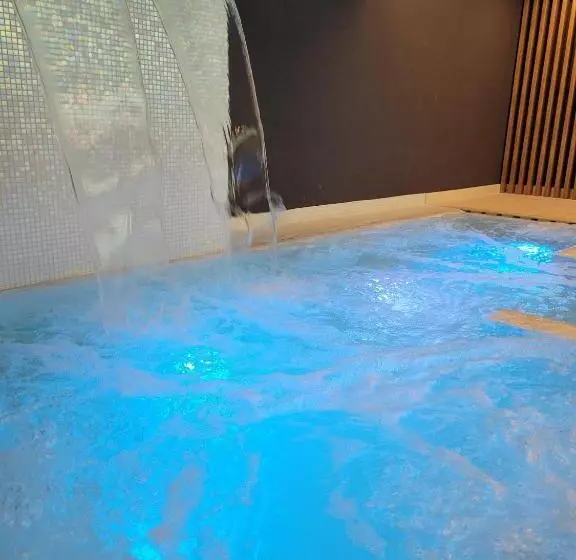 Hotelli Ramada By Wyndham Slatina Parc