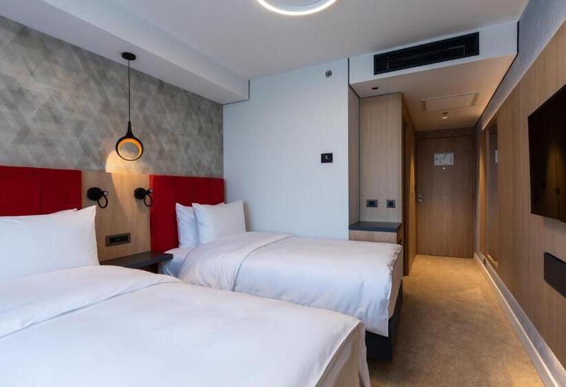 فندق Ramada By Wyndham Slatina Parc