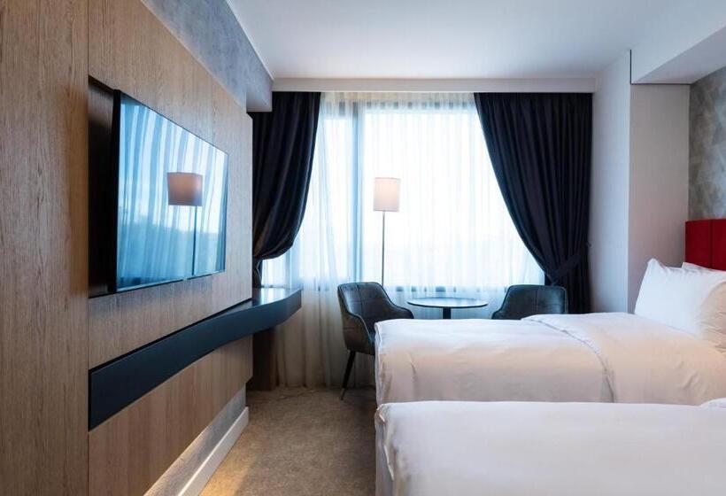 فندق Ramada By Wyndham Slatina Parc