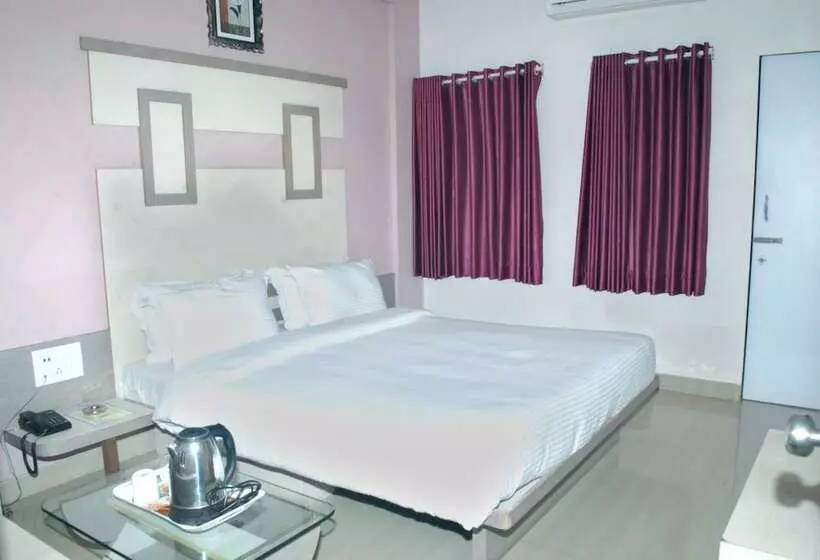 ホテル Shubh Suvidha