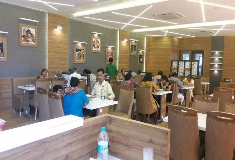 ホテル Shubh Suvidha