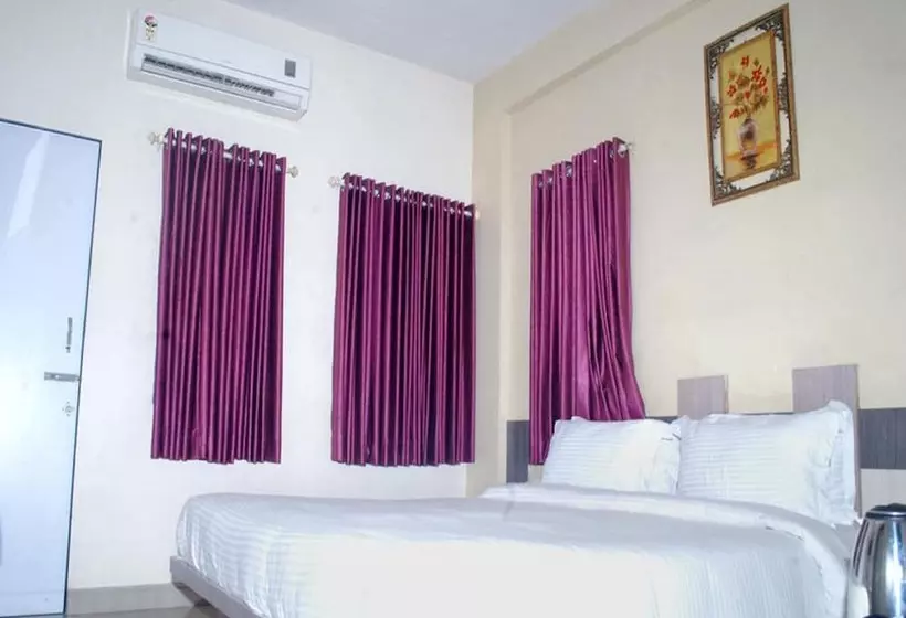 ホテル Shubh Suvidha