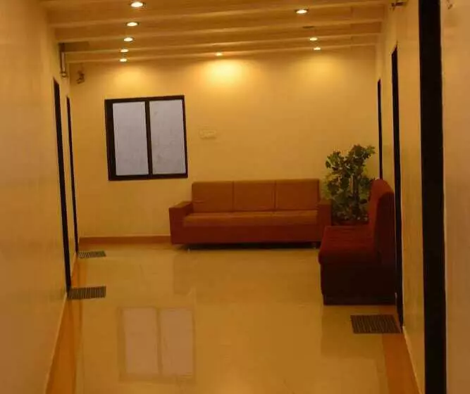 ホテル Shubh Suvidha