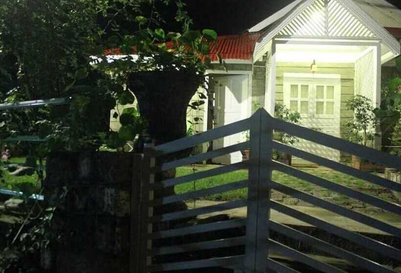 هتل The Legacy British Era Cottages