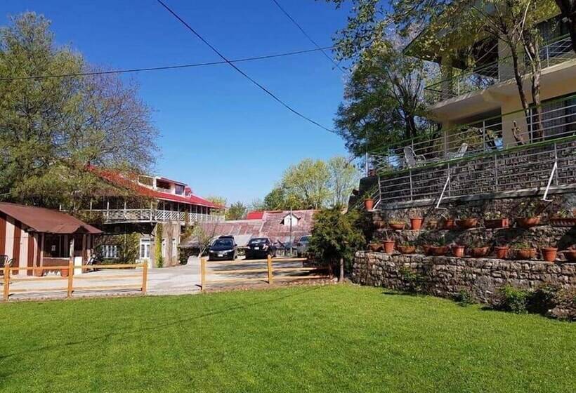 هتل The Legacy British Era Cottages