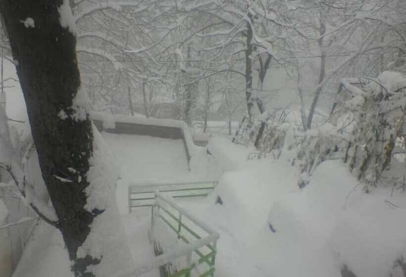 هتل The Legacy British Era Cottages