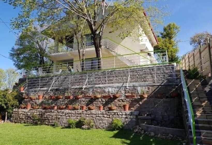 هتل The Legacy British Era Cottages