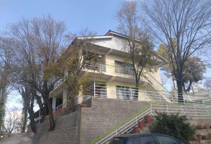 هتل The Legacy British Era Cottages