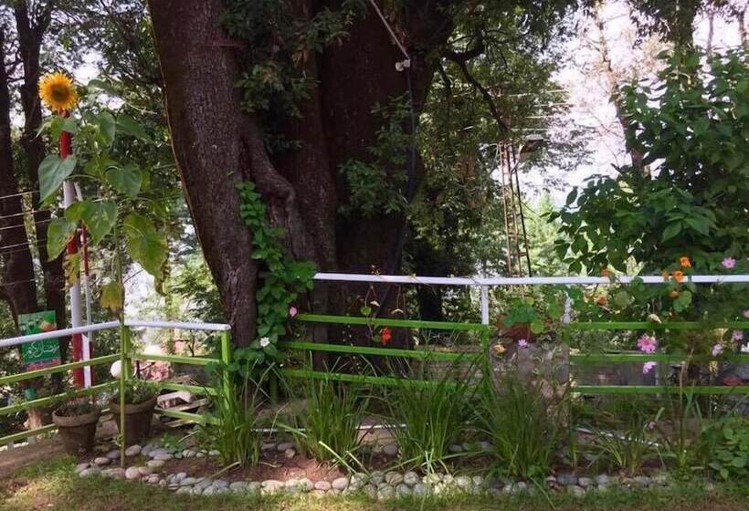 هتل The Legacy British Era Cottages