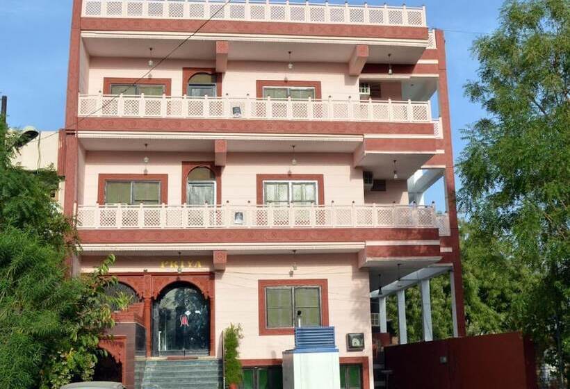 Goroomgo Hotel Priya Agra