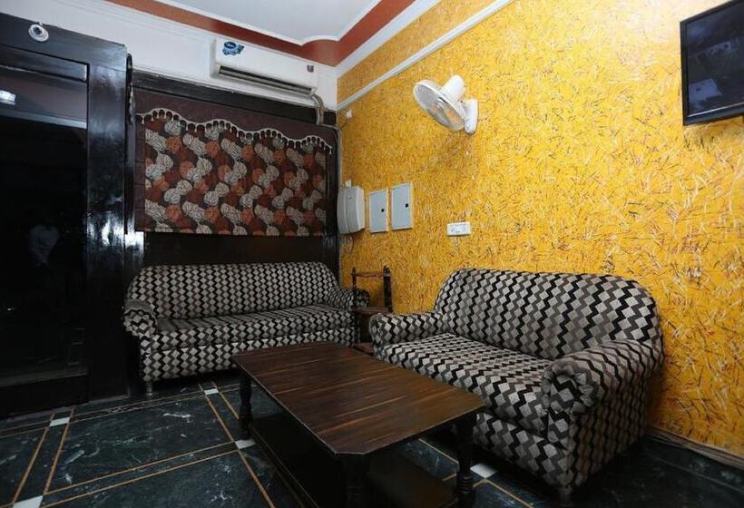 Goroomgo Hotel Priya Agra