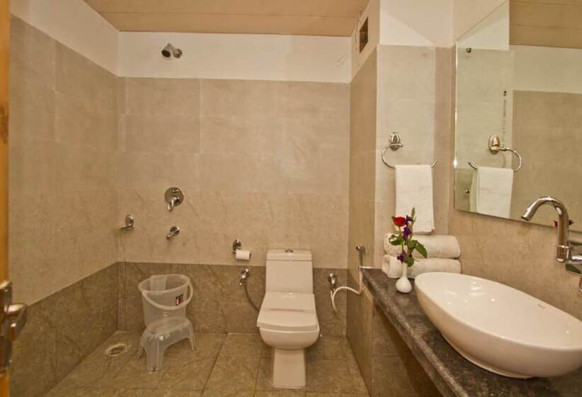 Goroomgo Hotel Priya Agra