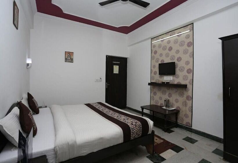 Goroomgo Hotel Priya Agra