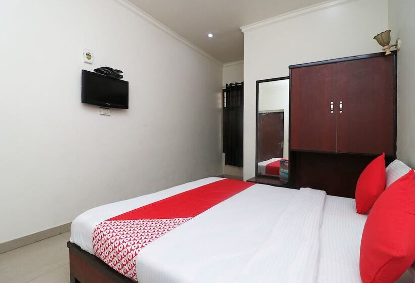 هتل Gayatri Palace By Oyo Rooms