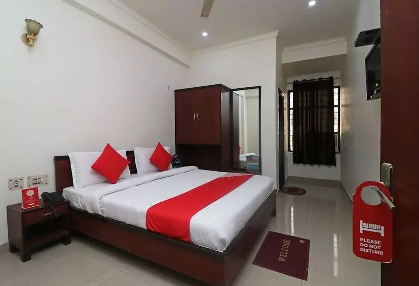ホテル Gayatri Palace By Oyo Rooms