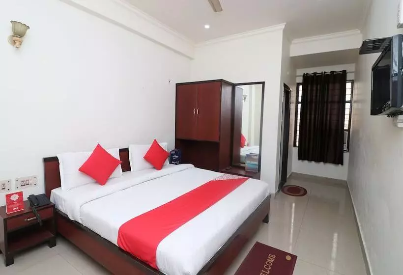 ホテル Gayatri Palace By Oyo Rooms