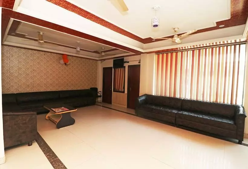 ホテル Gayatri Palace By Oyo Rooms