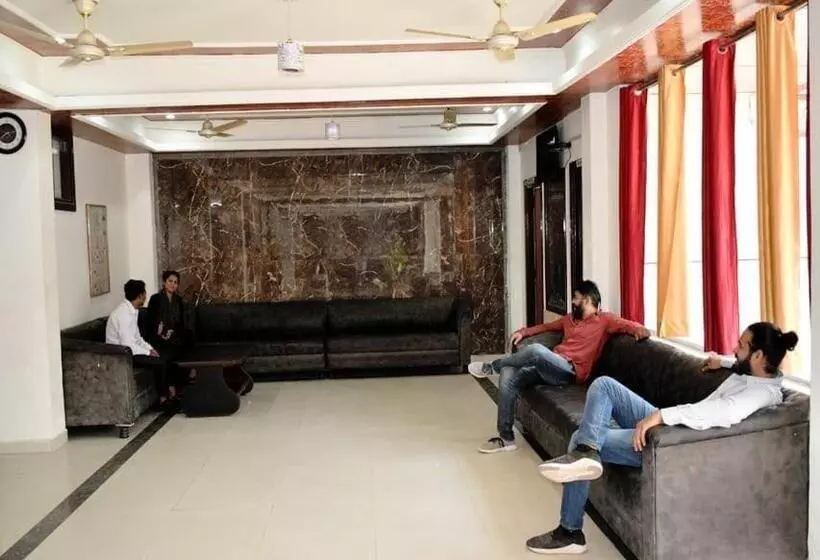 ホテル Gayatri Palace By Oyo Rooms