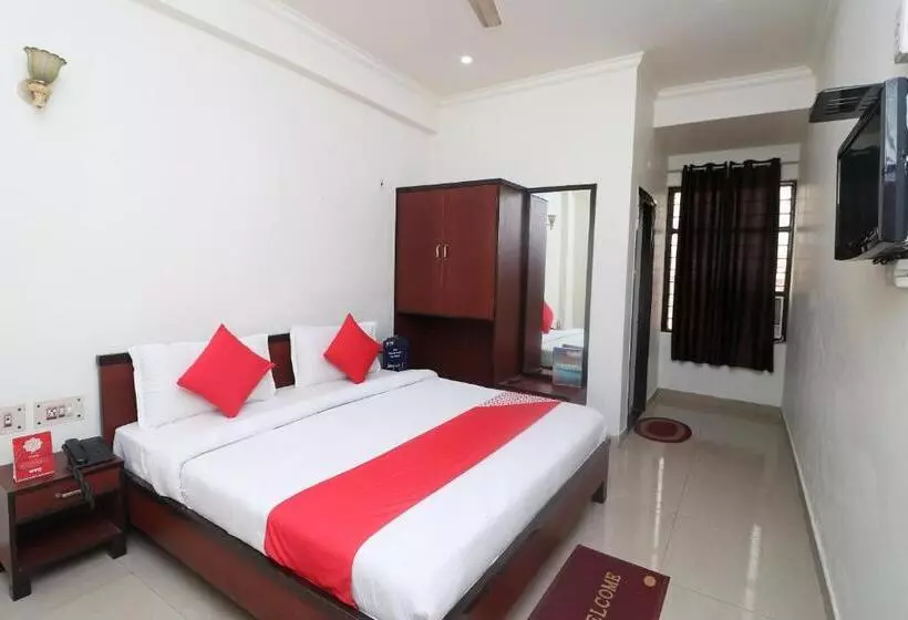 ホテル Gayatri Palace By Oyo Rooms