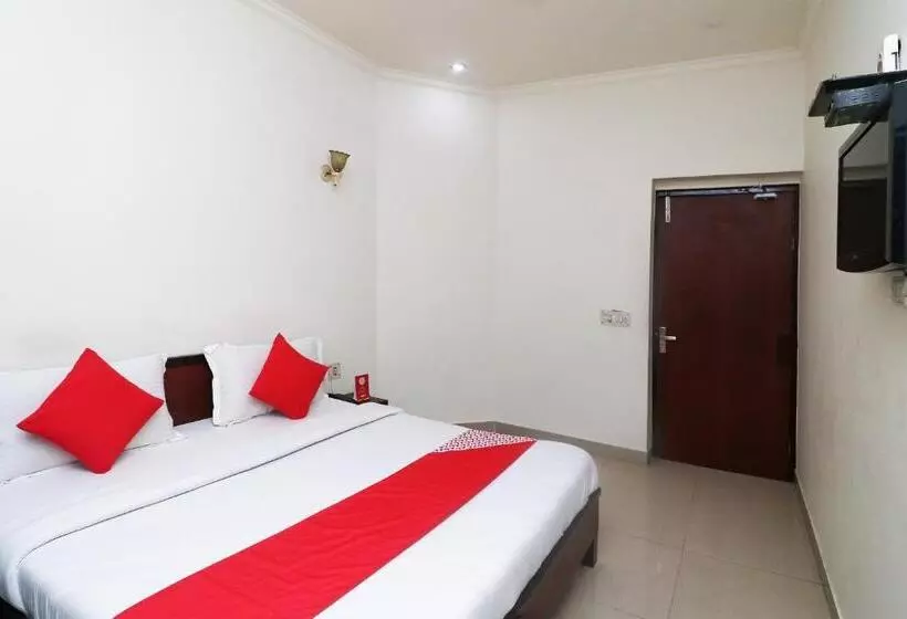 ホテル Gayatri Palace By Oyo Rooms