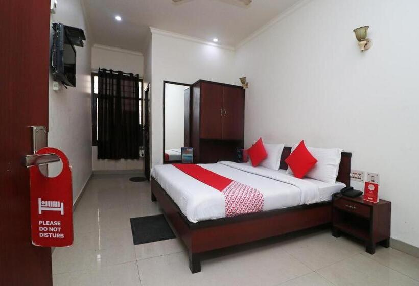 هتل Gayatri Palace By Oyo Rooms