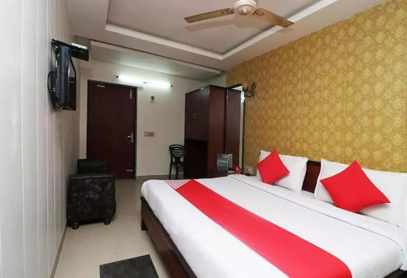 ホテル Gayatri Palace By Oyo Rooms
