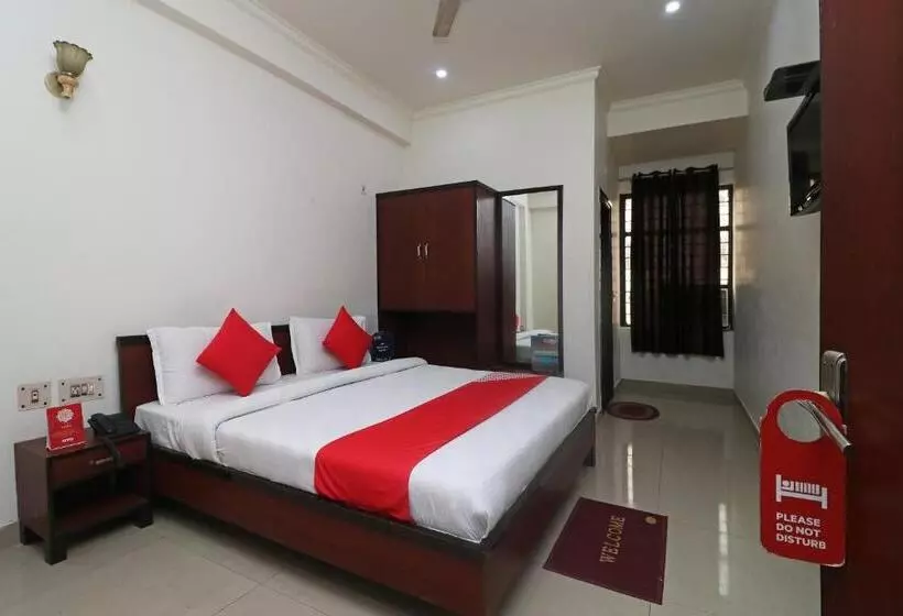 ホテル Gayatri Palace By Oyo Rooms