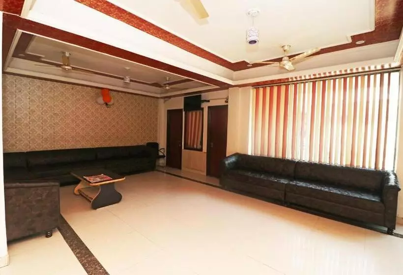 ホテル Gayatri Palace By Oyo Rooms