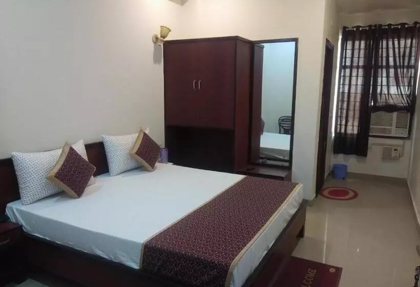 ホテル Gayatri Palace By Oyo Rooms