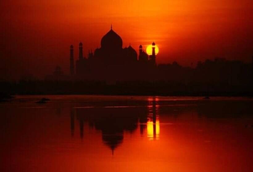 Отель Goroomgo Jeet Agra