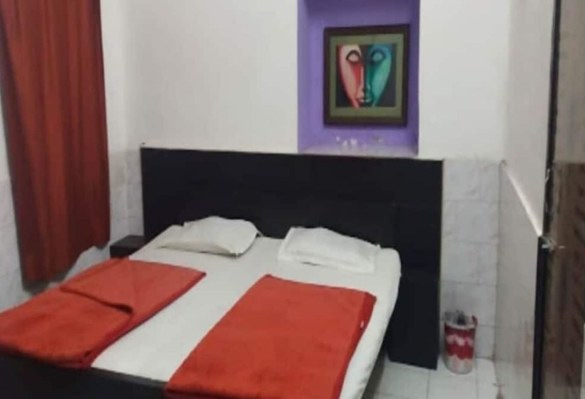 Отель Goroomgo Jeet Agra