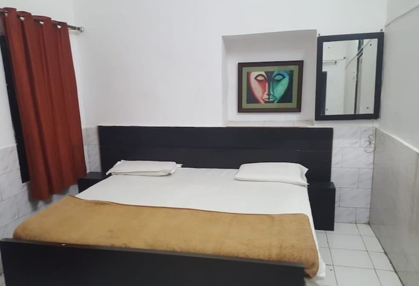 Отель Goroomgo Jeet Agra