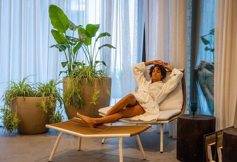 בית מלון כפרי W Costa Navarino