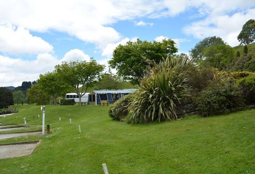 호텔 Waitomo Top 10 Holiday Park