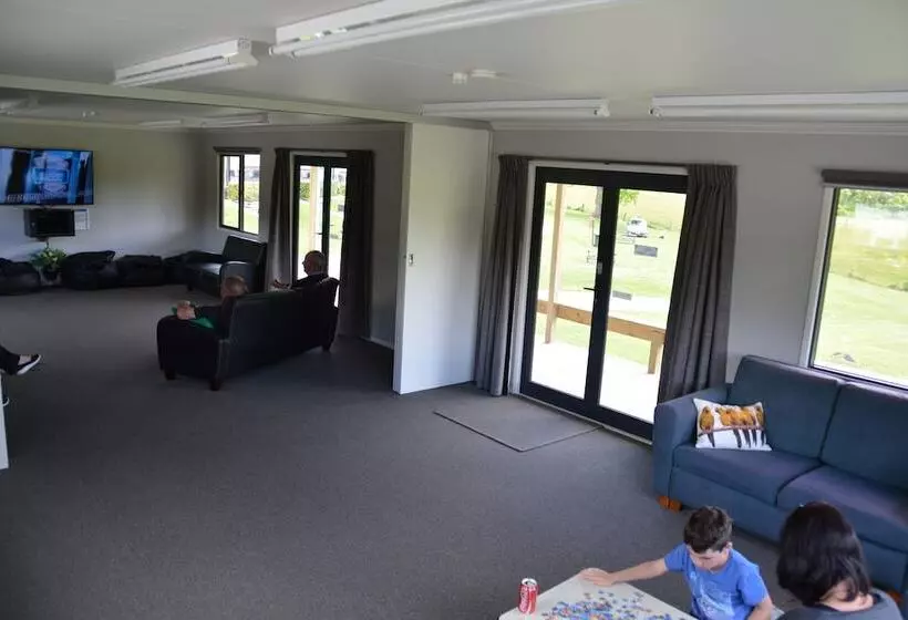 Hotelli Waitomo Top 10 Holiday Park