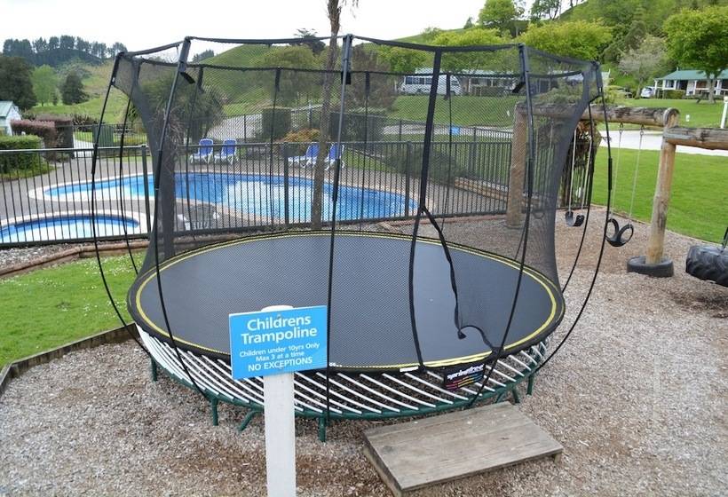 호텔 Waitomo Top 10 Holiday Park