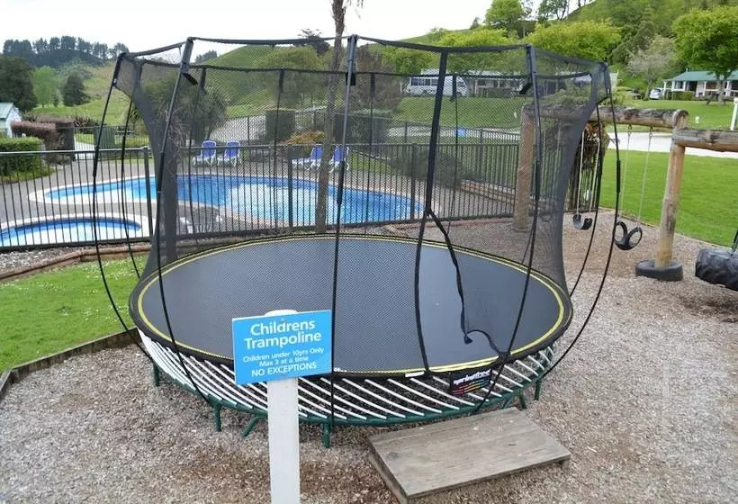 Hotelli Waitomo Top 10 Holiday Park