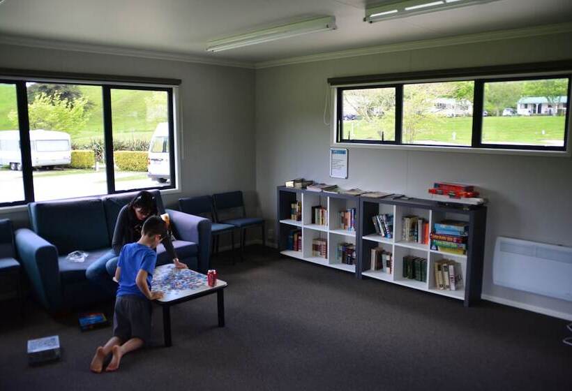 호텔 Waitomo Top 10 Holiday Park
