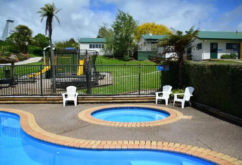 Hotelli Waitomo Top 10 Holiday Park