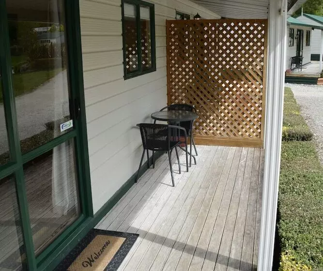 Hotelli Waitomo Top 10 Holiday Park