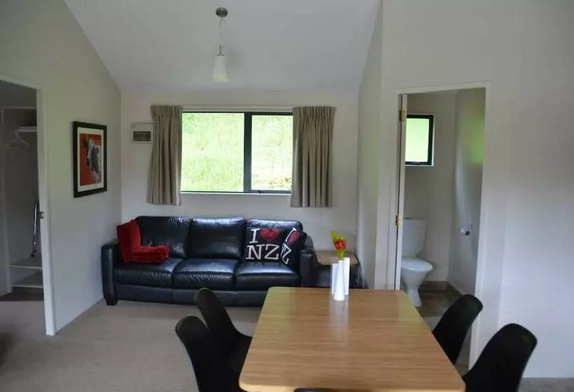 Hotelli Waitomo Top 10 Holiday Park