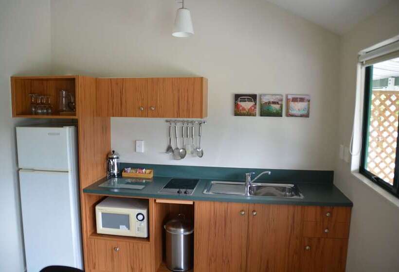 호텔 Waitomo Top 10 Holiday Park