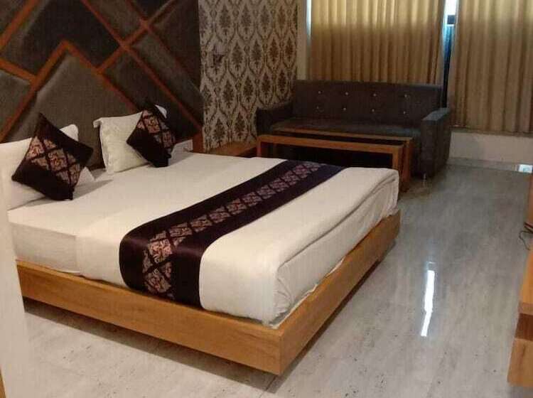 بنسيون Green Park Vadodara