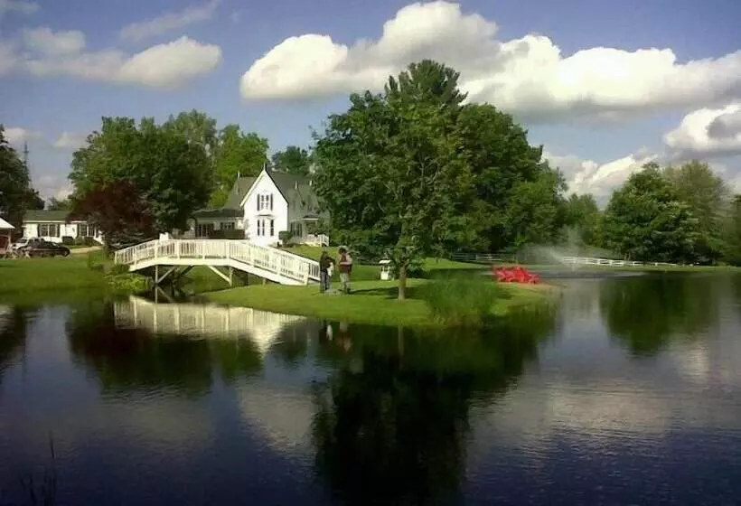 Hotelli Allegan Country Inn