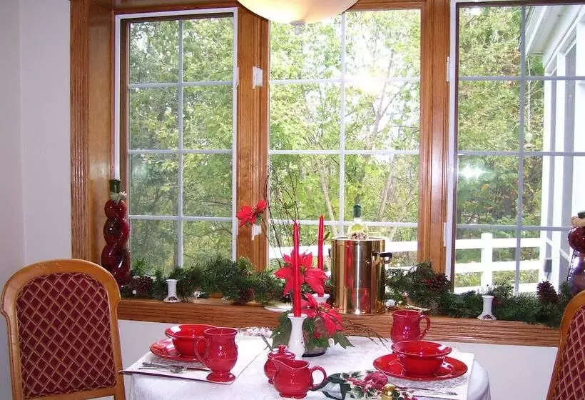 Hotelli Allegan Country Inn