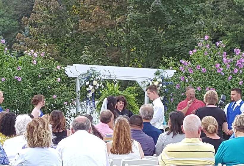 호텔 Allegan Country Inn