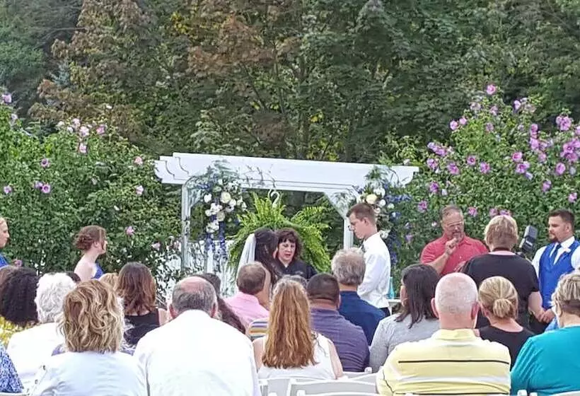 Hotelli Allegan Country Inn